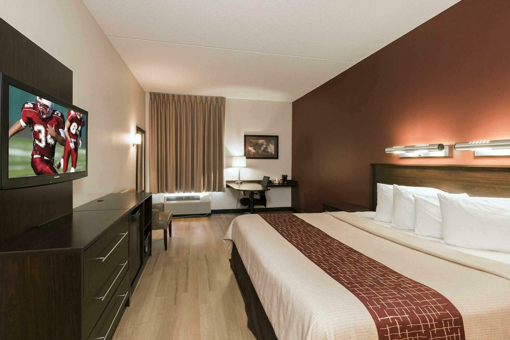 Red Roof Plus Long Island - Garden City Westbury Εξωτερικό φωτογραφία